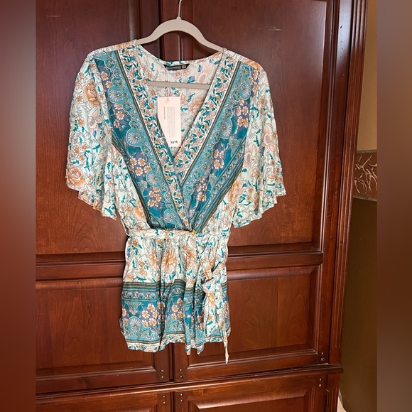 Beautiful BloomChic teal bandana print top with flutter sleeves and a tie belt. - Picture 1 of 7
